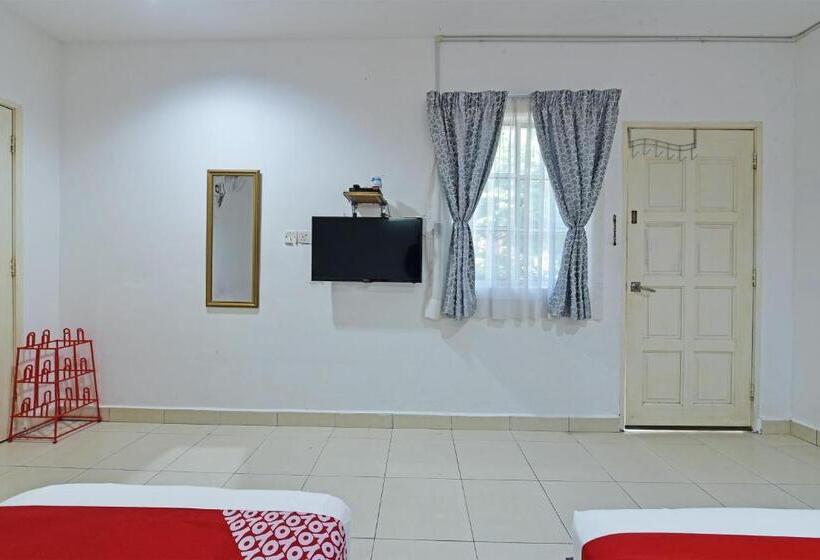 هتل Oyo 90879 Eleven Inn