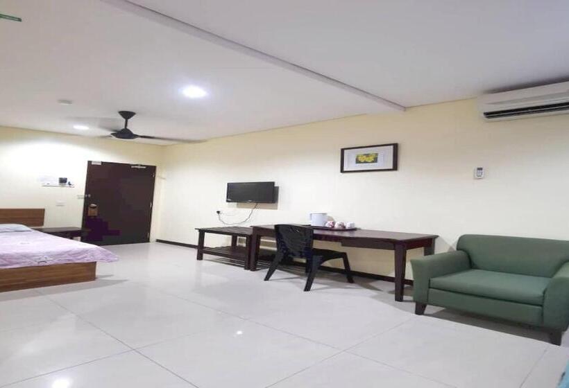هتل Oyo 90883 Pavilion Inn