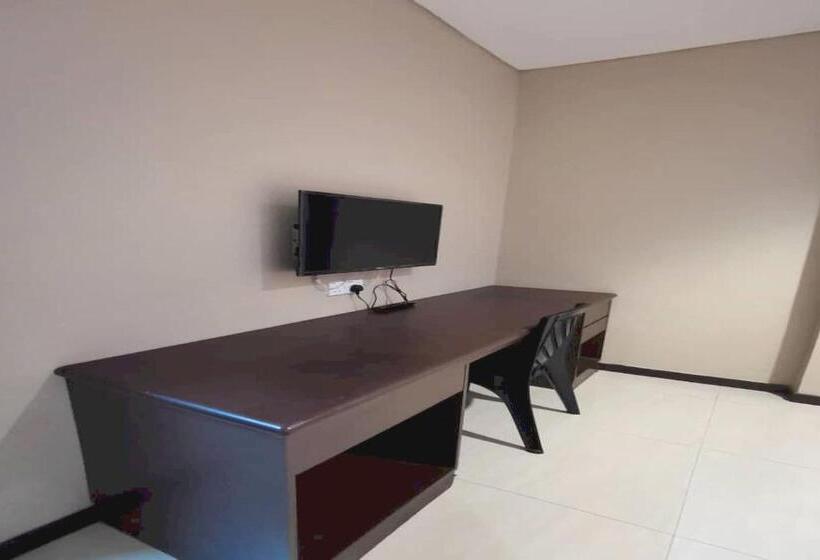 هتل Oyo 90883 Pavilion Inn