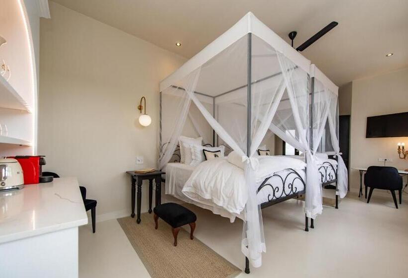 هتل The Ivory Haus