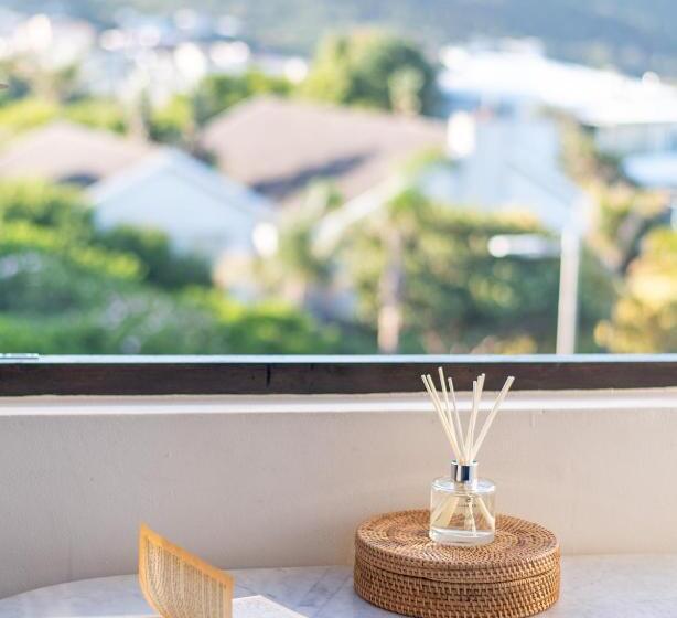 هتل The Ivory Haus