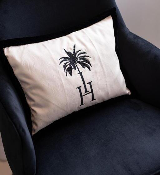 هتل The Ivory Haus