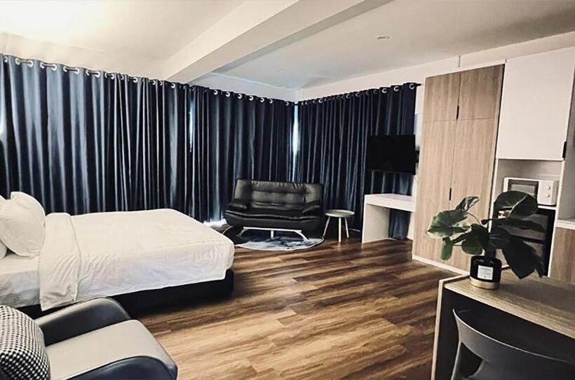 هتل Unihome Suite