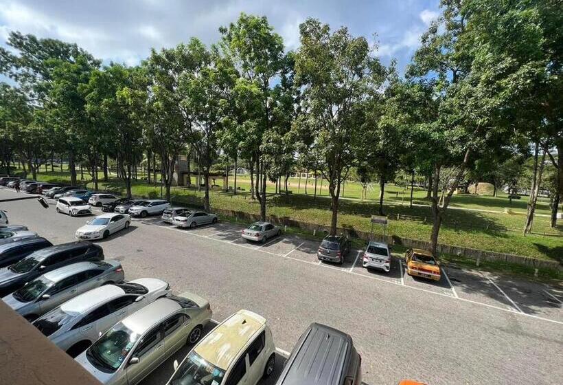 Pension Jiaxin Dormitory Setia Indah 家馨青年旅宿