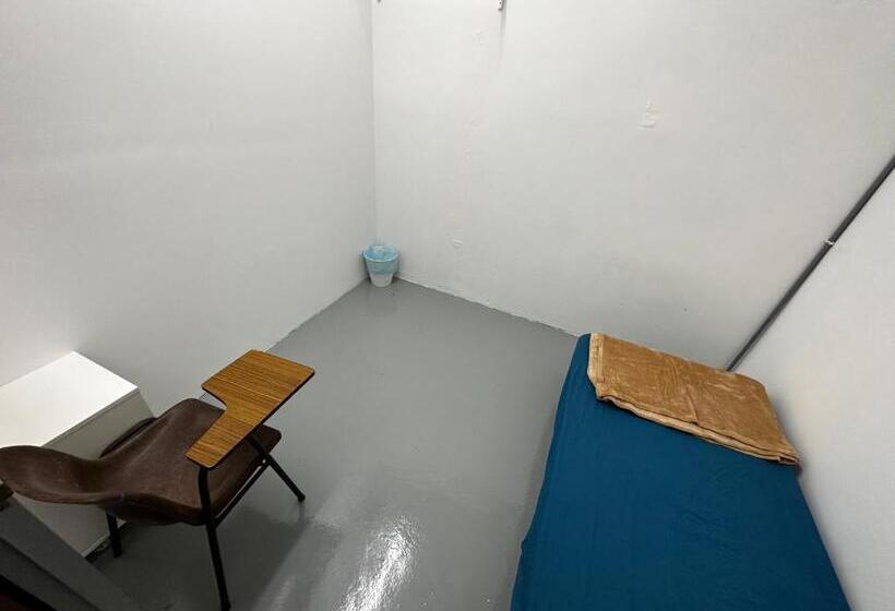 Pension Jiaxin Dormitory Setia Indah 家馨青年旅宿