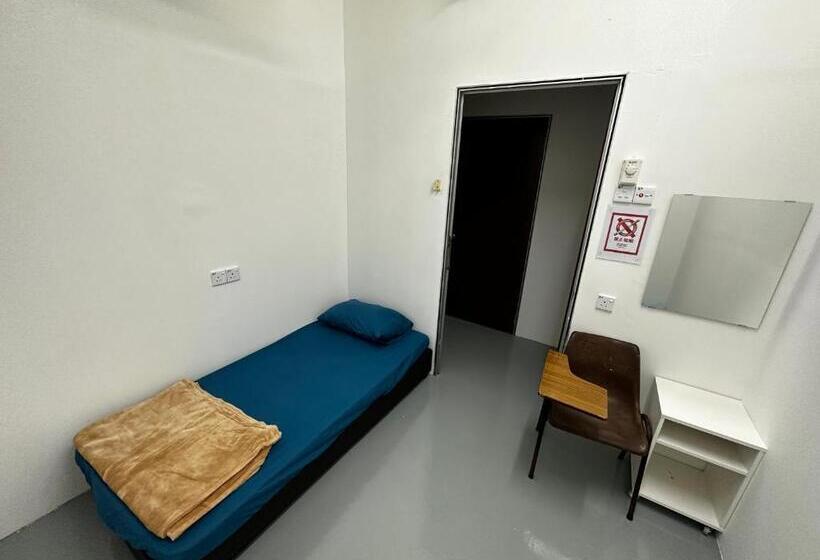 Pension Jiaxin Dormitory Setia Indah 家馨青年旅宿