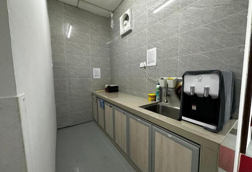 Pension Jiaxin Dormitory Setia Indah 家馨青年旅宿
