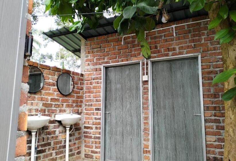 Отель Cabin Sarawak D Rumah Bonda River View