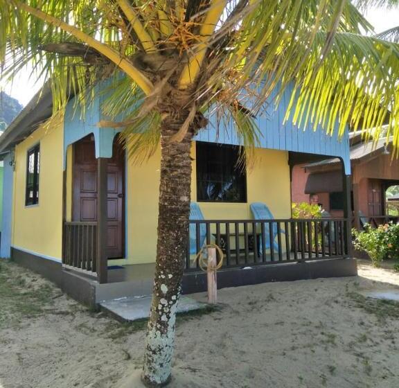 هتل Cempaka Chalets Tioman