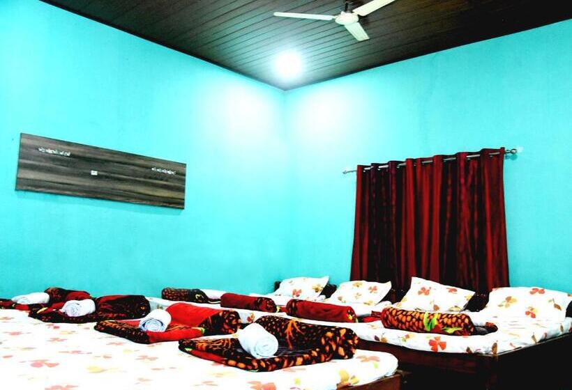 酒店 Dandeli Kingfisher Lake View Resort