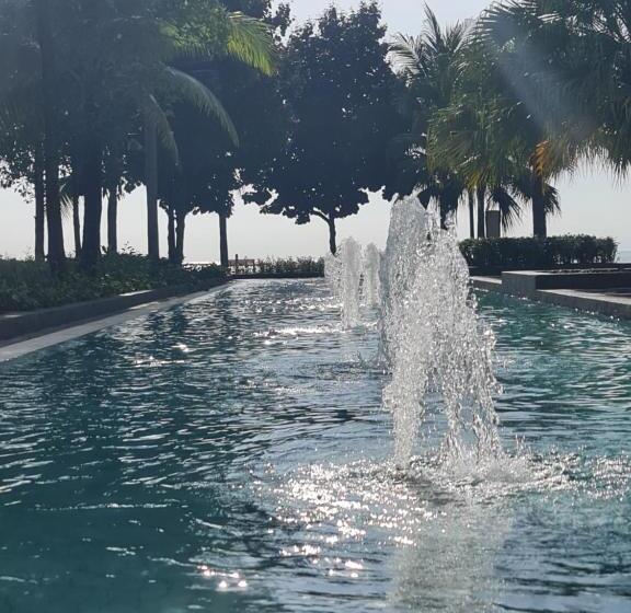 בית מלון כפרי Puteh Timurbay Beachfront Private Suite Kuantan