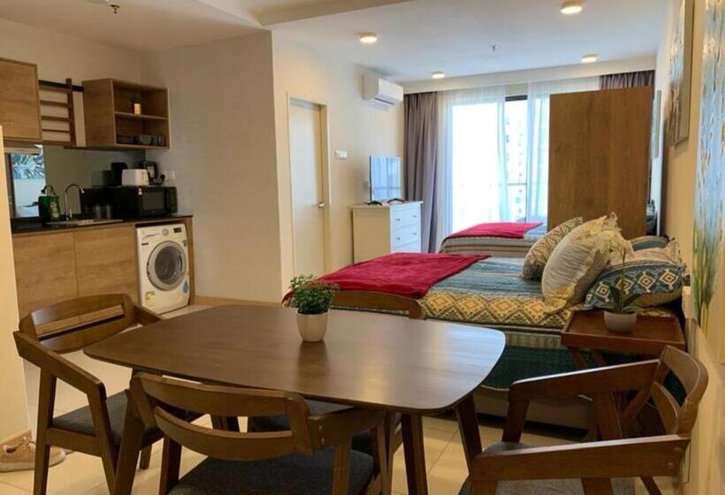 בית מלון כפרי Puteh Timurbay Beachfront Private Suite Kuantan