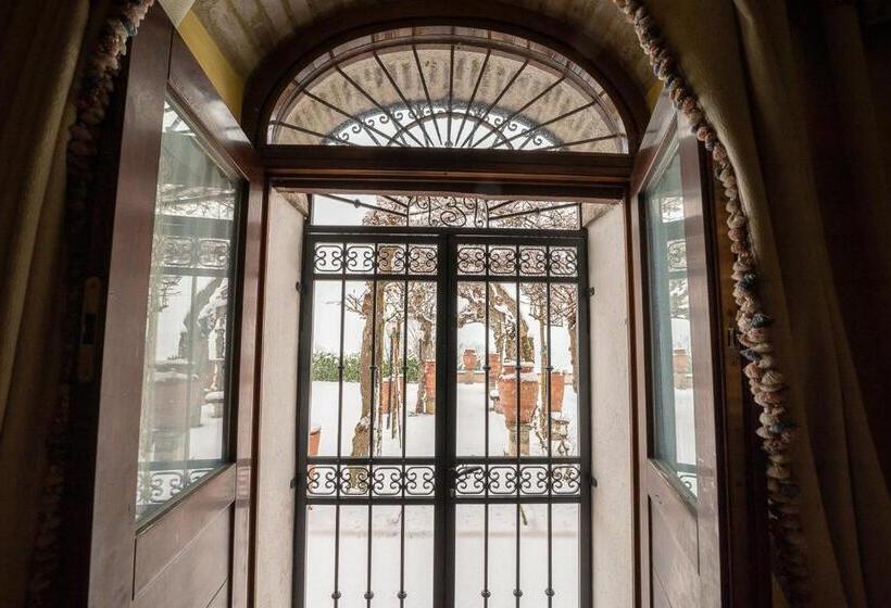 פנסיון Degli Alessandri Palace