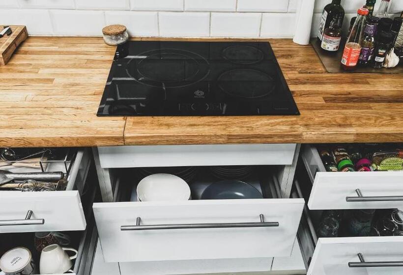 پانسیون Kauri Nomad Surf & Kite House