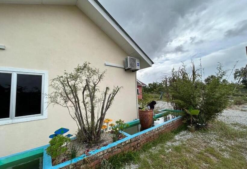 ペンション Mahasa Penarik Homestay