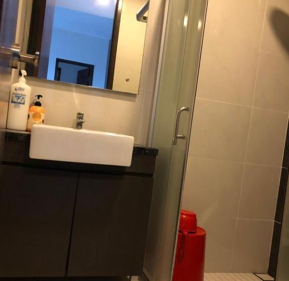 膳宿费 Medium Sized Bedroom, Girls Only In Country Garden Danga Bay, 2pax, Free Wifi, Parking