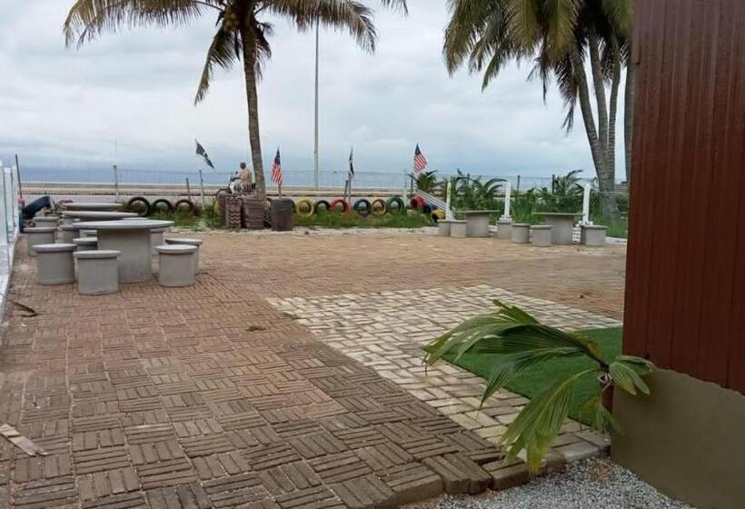 Пансион Waldan Homestsay Pantai Seberang Takir Unit D