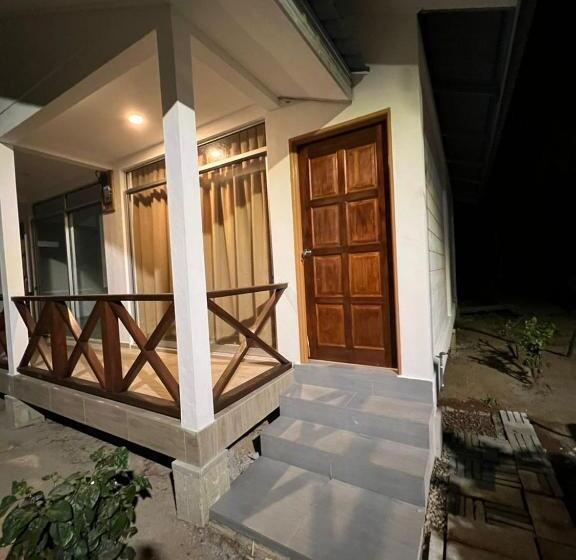 استراحتگاه Dumba Bay Tioman