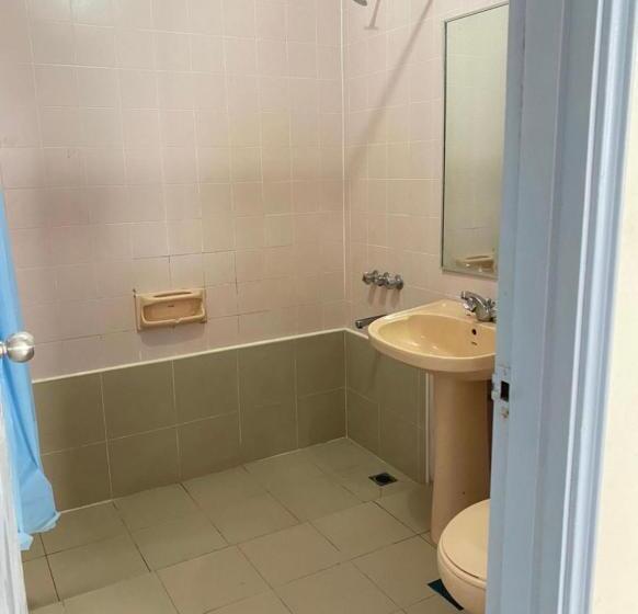 استراحتگاه The Regency Tanjung Tuan Private Unit Homestay Seaview