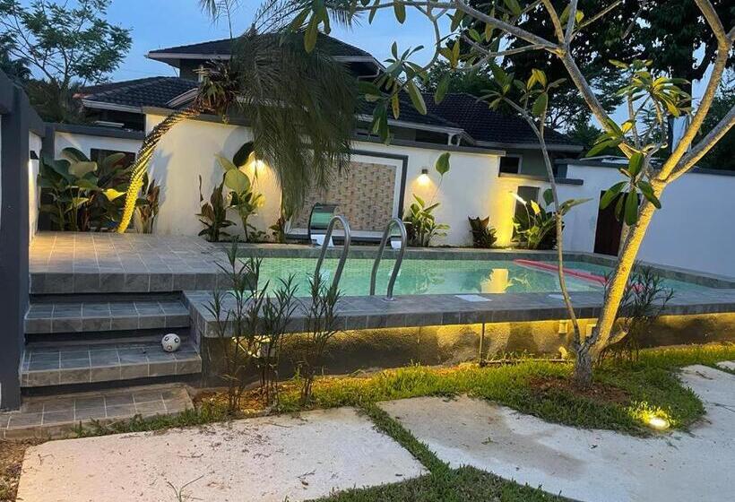 Villa Motel Mas Guesthouse