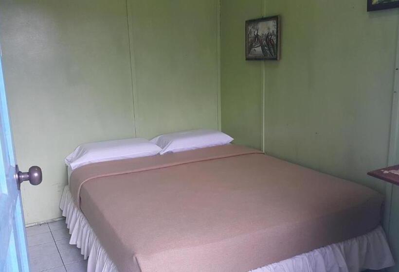 هاستل Alora Budget Inn