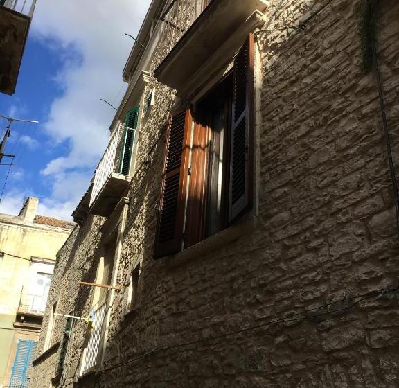 تختخواب و صبحانه La Petite Maison