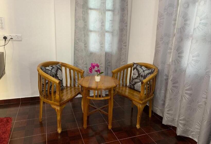 酒店 Wan Danisha Villa Inn