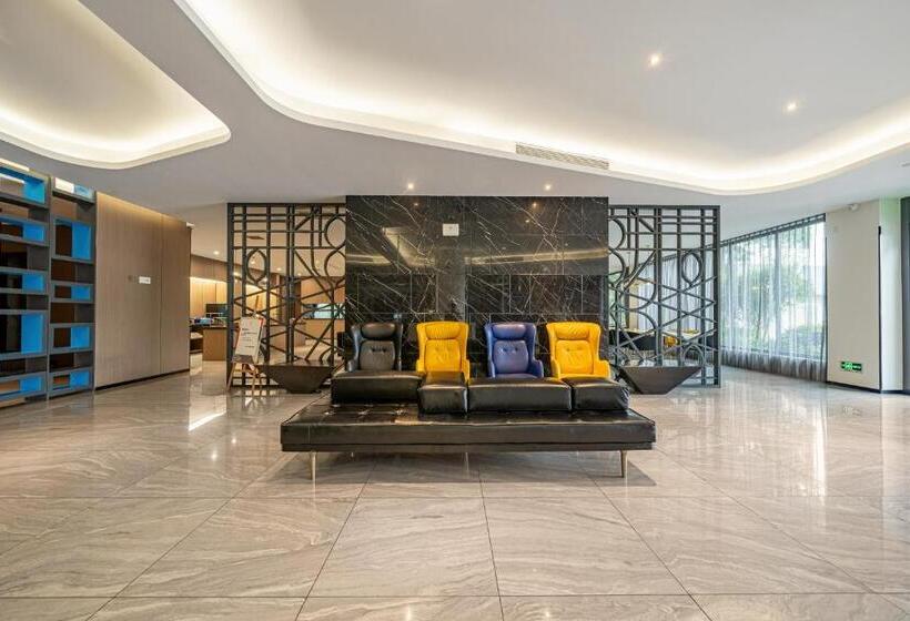 Orange Hotel Shanghai Hongqiao Airport Caoan Road Branch Free Hongqiao Airport & Hongqiao Train St