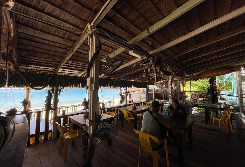 استراحتگاه Beach Shack Chalet Garden View Aframe Small Unit