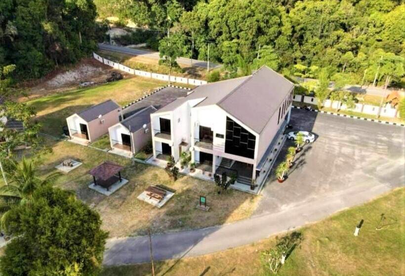 Teluk Penyabung Resort