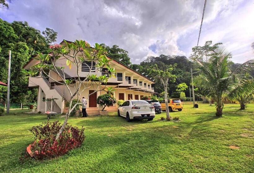 Teluk Penyabung Resort