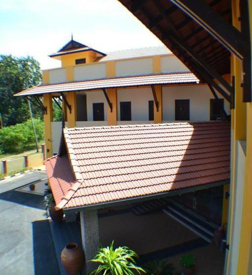 호스텔 Teluk Lipat Seaview Inn