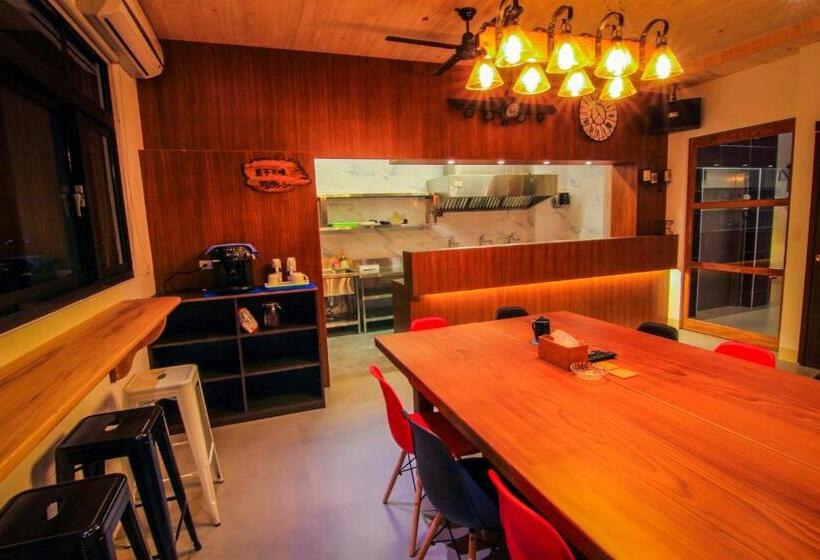 تختخواب و صبحانه Air Force