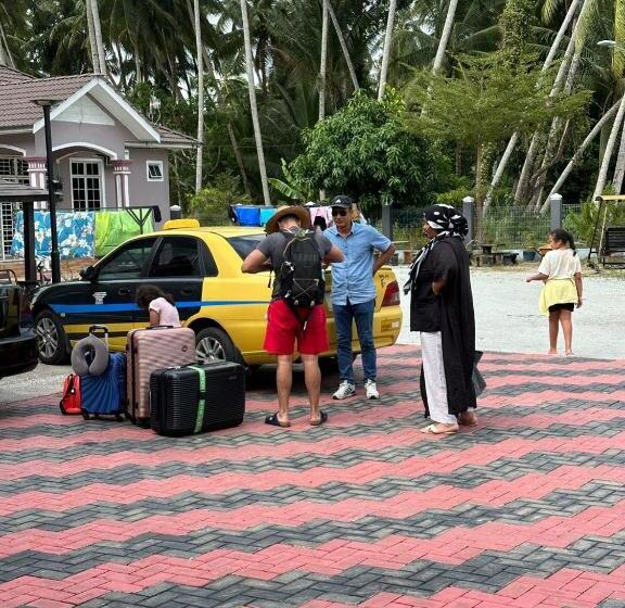 تختخواب و صبحانه Airport Kelantan Homestay & Transit