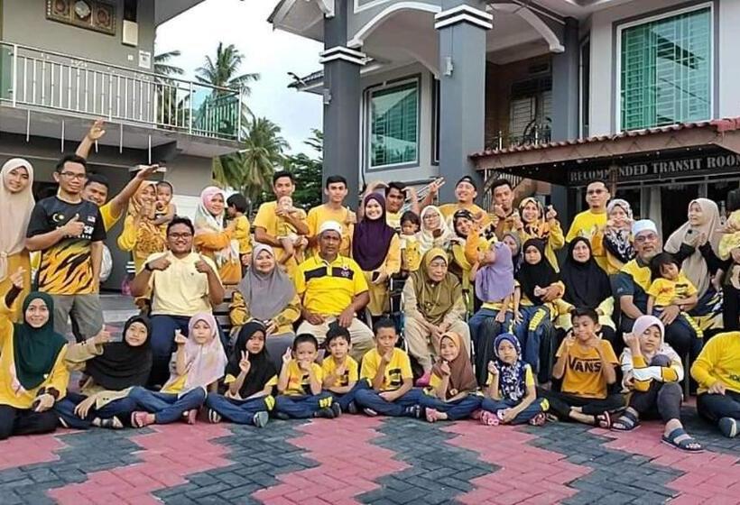 تختخواب و صبحانه Airport Kota Bharu Roomstay & Riverside Homestay