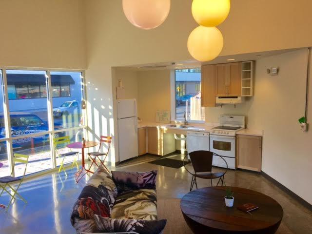 Hostel 512
