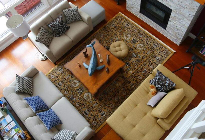 Lakeview Oasis Bed And Breakfast
