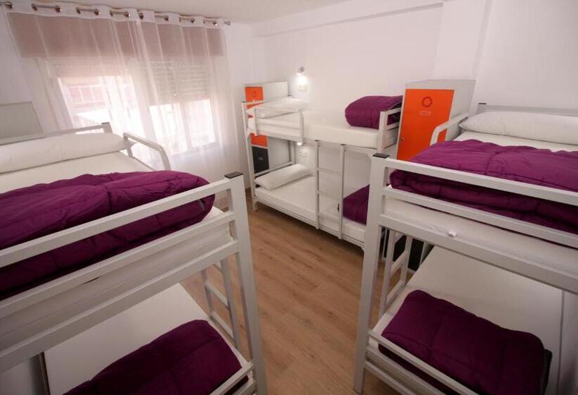 ペンション Albergue Lalin Centro