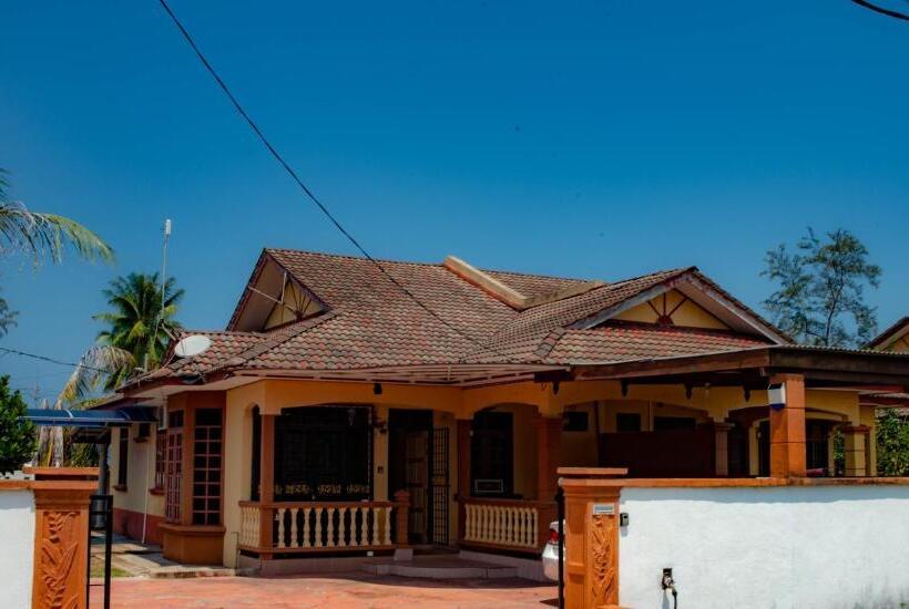 ペンション Beachland Guesthouse