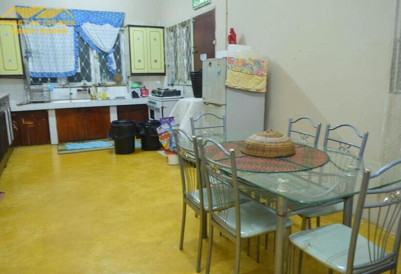 پانسیون Teratak Ibunda Guest House