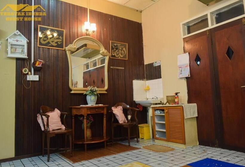 پانسیون Teratak Ibunda Guest House