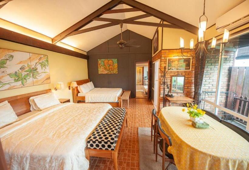 Sinurambi Bed & Breakfast   Mills Residence