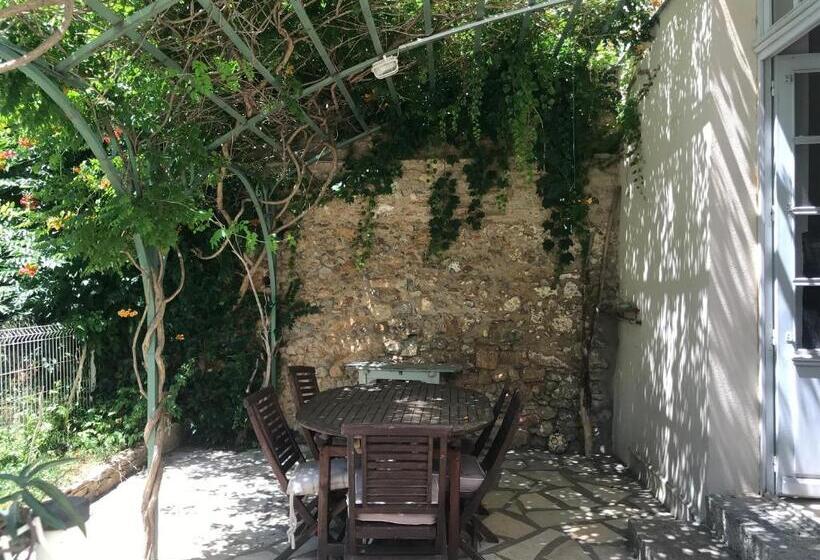 ベッドアンドブレックファースト La Casa Deva   Maison D Artistes