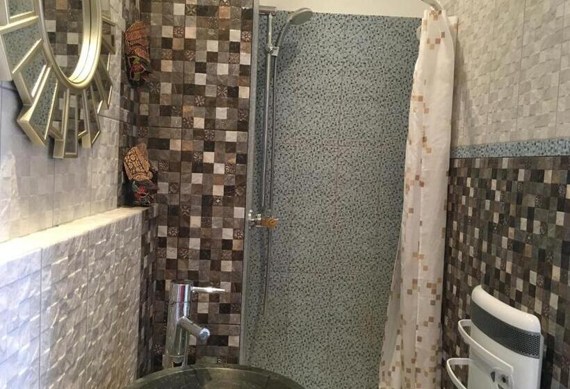 ベッドアンドブレックファースト La Casa Deva   Maison D Artistes