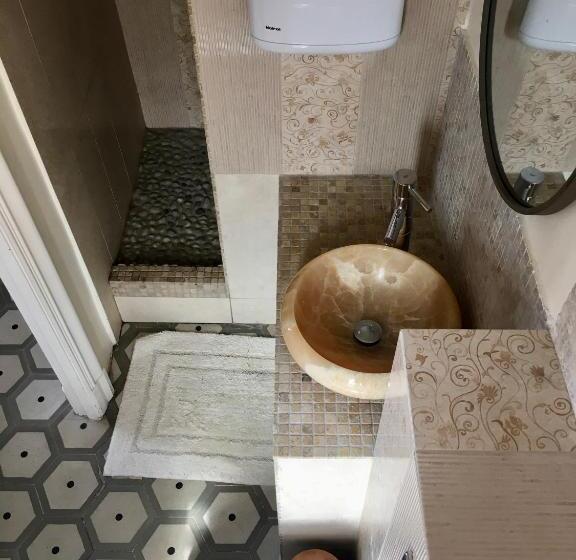 ベッドアンドブレックファースト La Casa Deva   Maison D Artistes