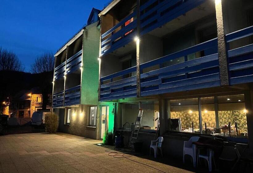 בית מלון כפרי Le Castel Du Cantal Groupe Village Fani