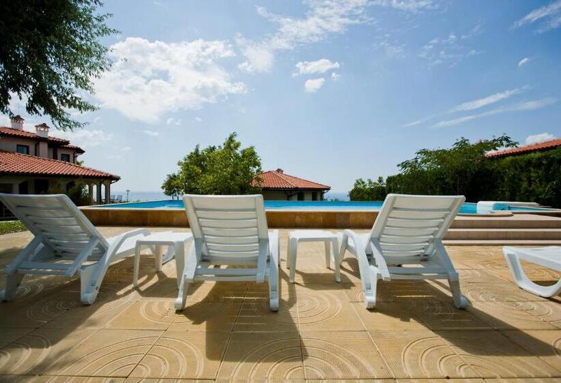 استراحتگاه Bell Tower At Blacksearama Golf&villas