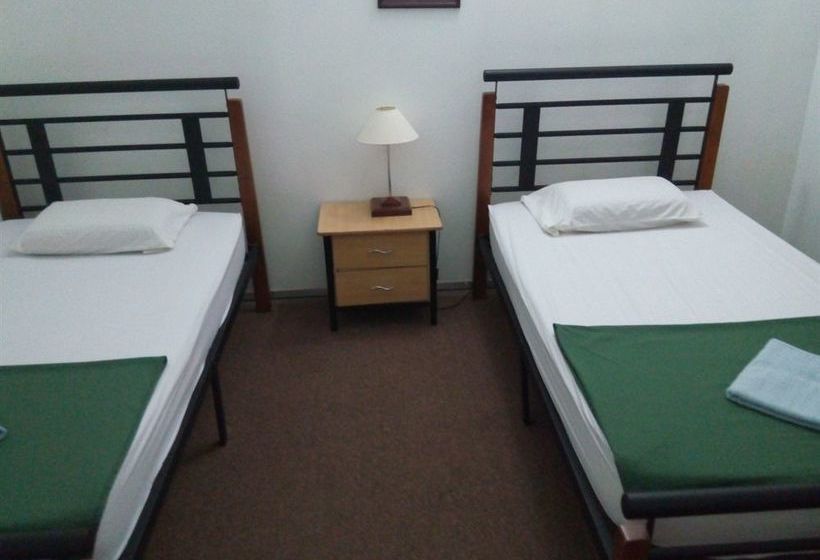 הוסטל Hutton Suites