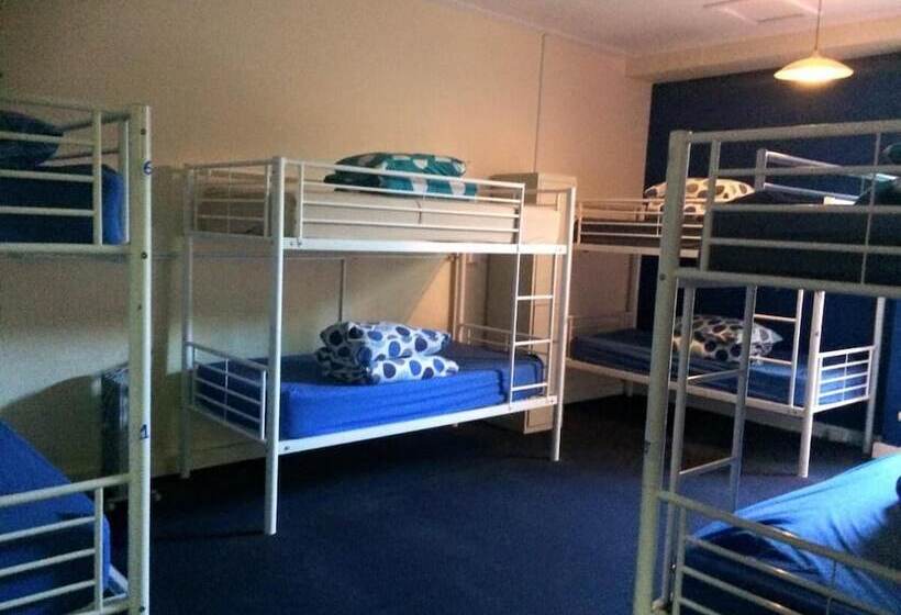 فندق صغير Port Adelaide Backpackers