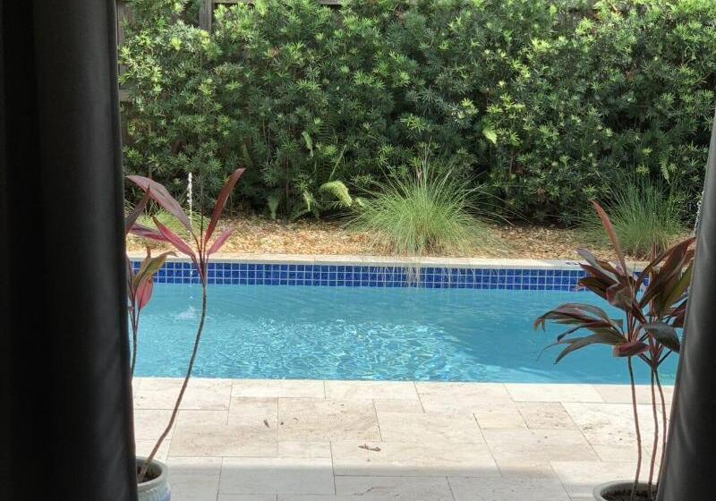 住宿加早餐  Islands Inn On The Drive